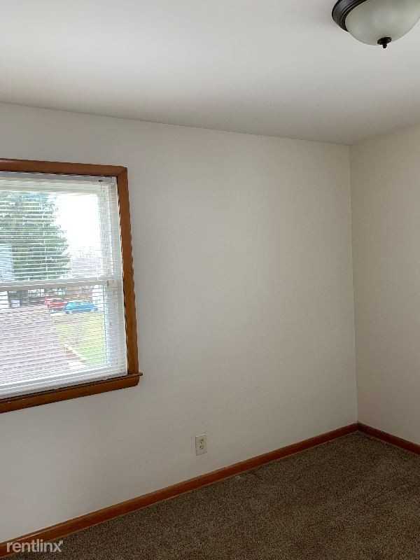 489 Washington Ave - Photo 2 of 3