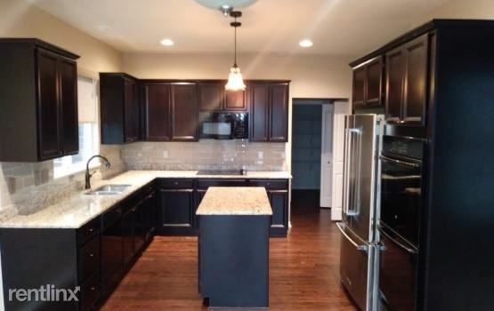 8265 Trenton Dr - Photo 2 of 11