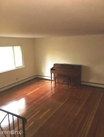 Spacious 3 Bedroom 2 Bathroom Private Home - Laundry - 1 Car Garage - Ardsley - Photo 2 of 18