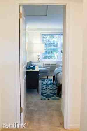 Luxury 1 Bedroom Apartment with Balcony - Full Amenties, Stamford CT - Photo 3 of 6
