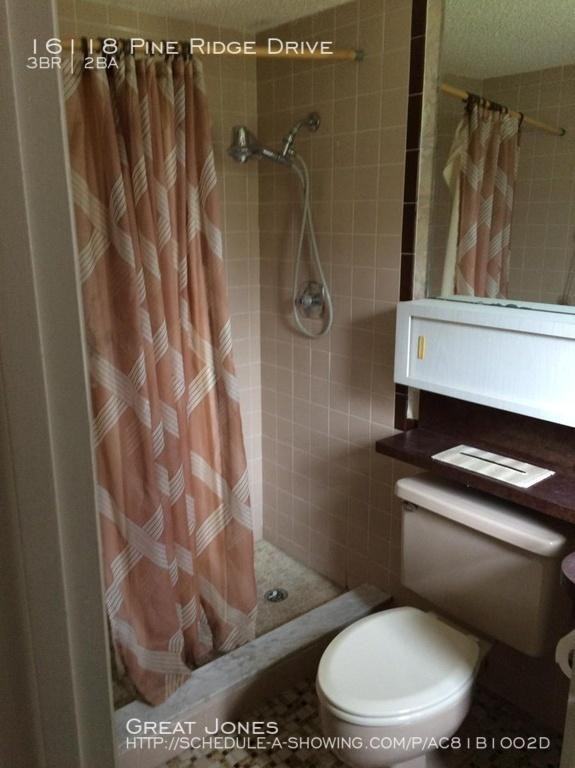 16118 Pine Ridge Dr - Photo 2 of 9