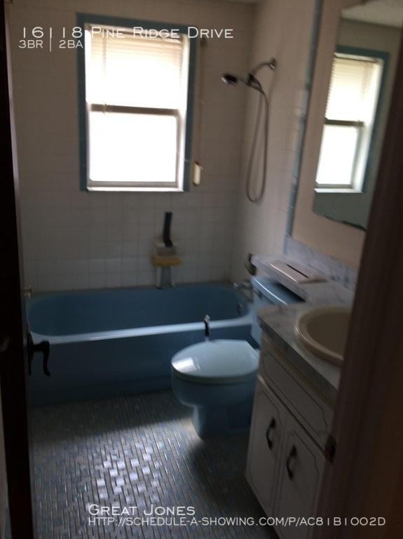 16118 Pine Ridge Dr - Photo 3 of 9