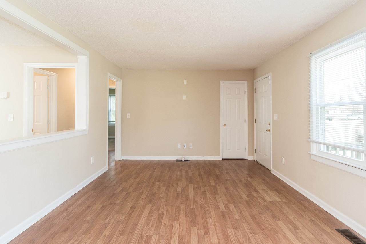 529 Robison Dr - Photo 3 of 22