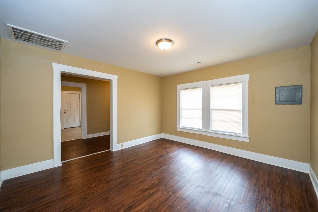 1685 2nd Ave S - Photo 3 of 12