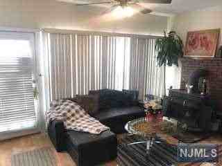 593 Summit Ave - Photo 3 of 6