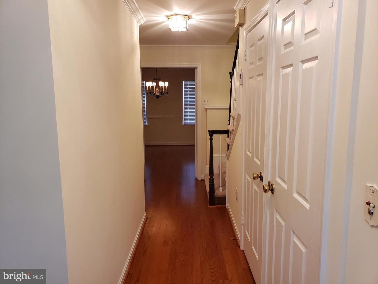 1043 N Pitt St - Photo 3 of 17