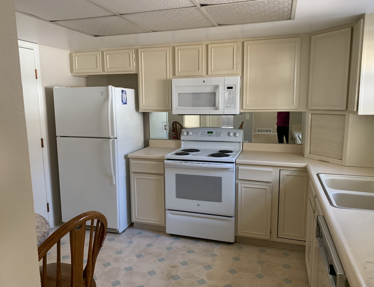 13725 E Marina Dr - Photo 2 of 10
