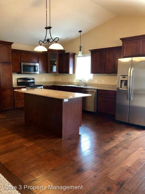1916 Turtle Creek Dr - Photo 2 of 8