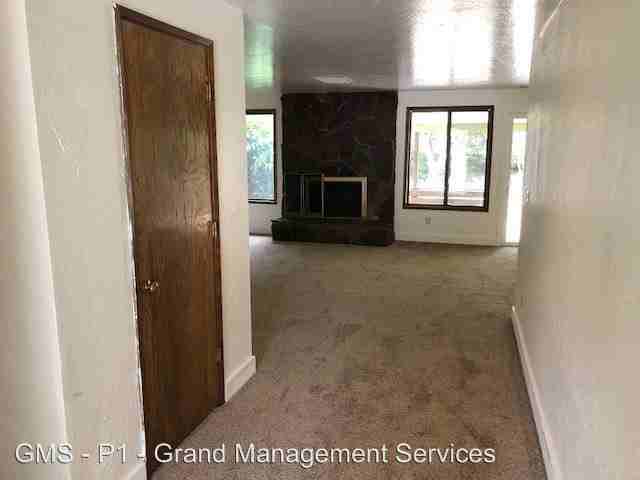 2317 Virginia Ave - Photo 3 of 13