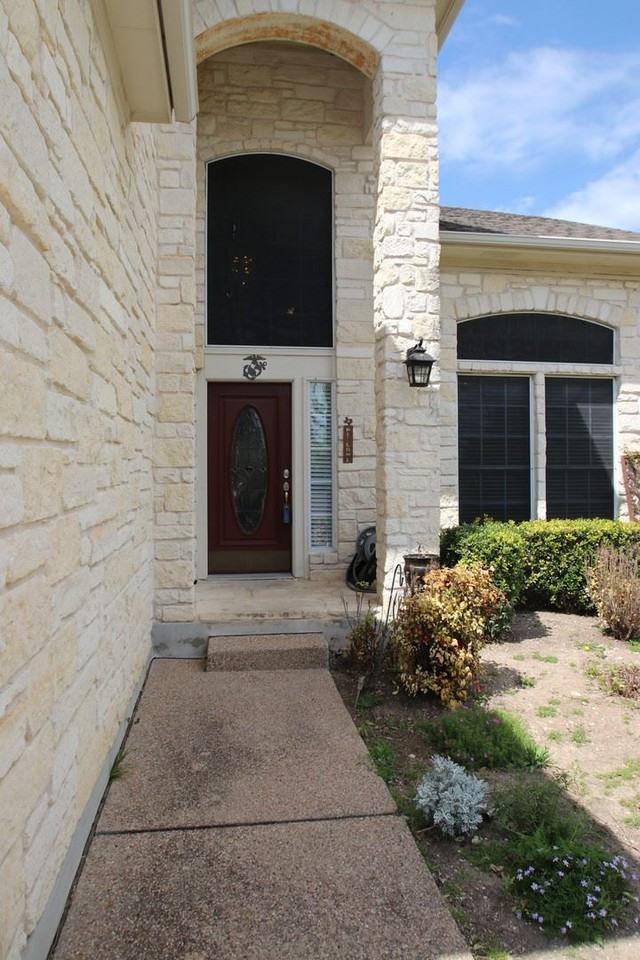 5005 Sable Oaks Dr - Photo 2 of 32