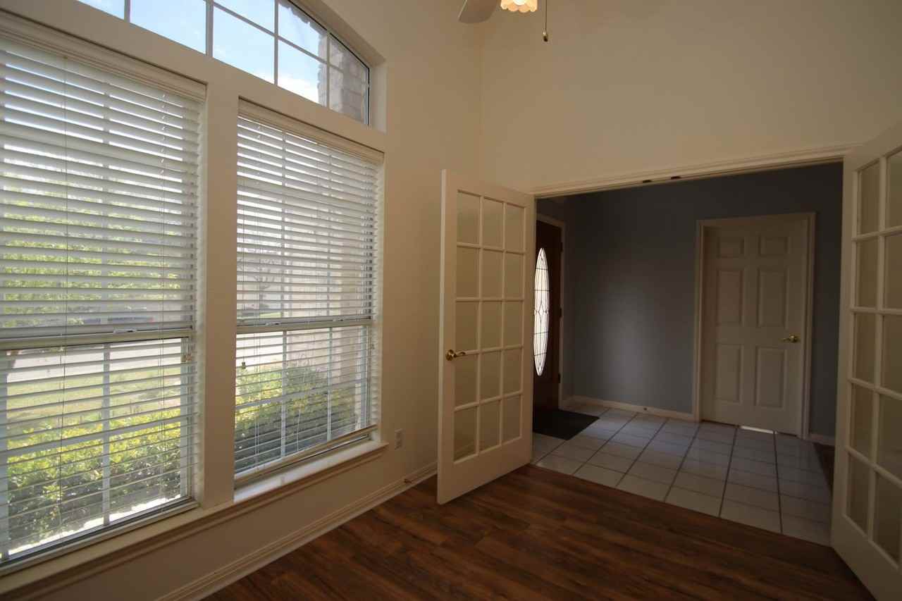 5005 Sable Oaks Dr - Photo 3 of 32