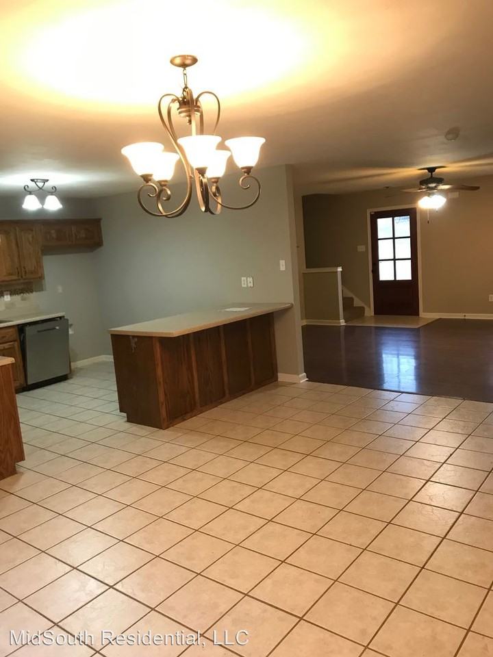389 Sterling Farm Dr - Photo 2 of 3