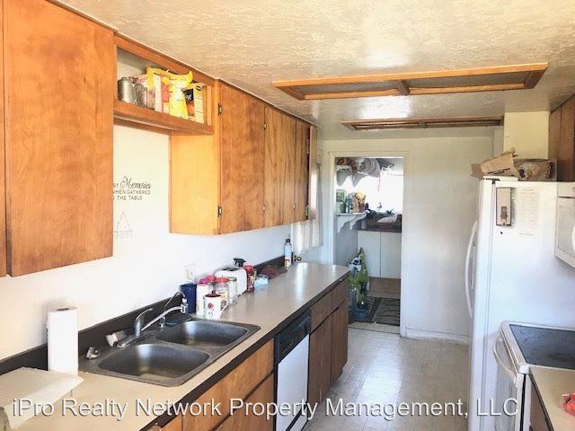 355 E 200 S - Photo 2 of 11