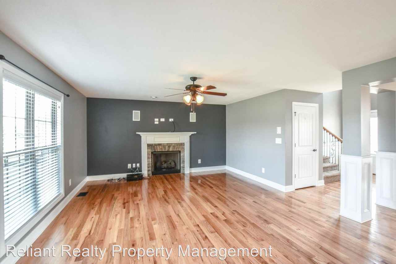 812 Carousel Ct - Photo 3 of 16