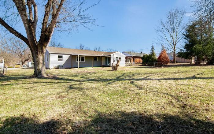 3404 S Sterling Ave - Photo 2 of 15