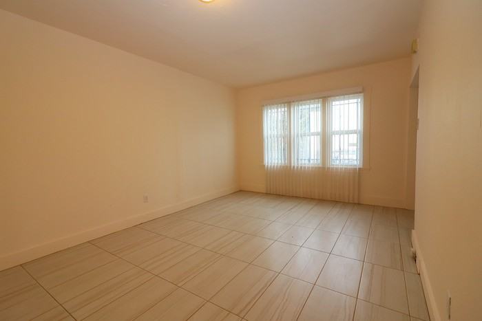 1404 Mitchell St - Photo 3 of 8
