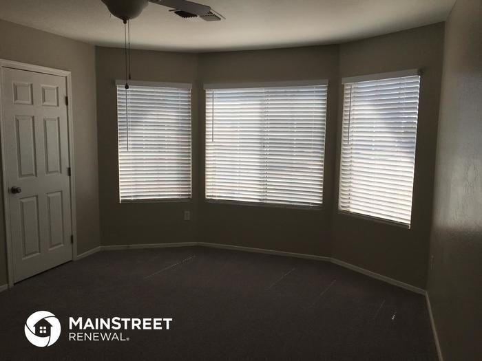 5062 W Fairview St - Photo 2 of 20