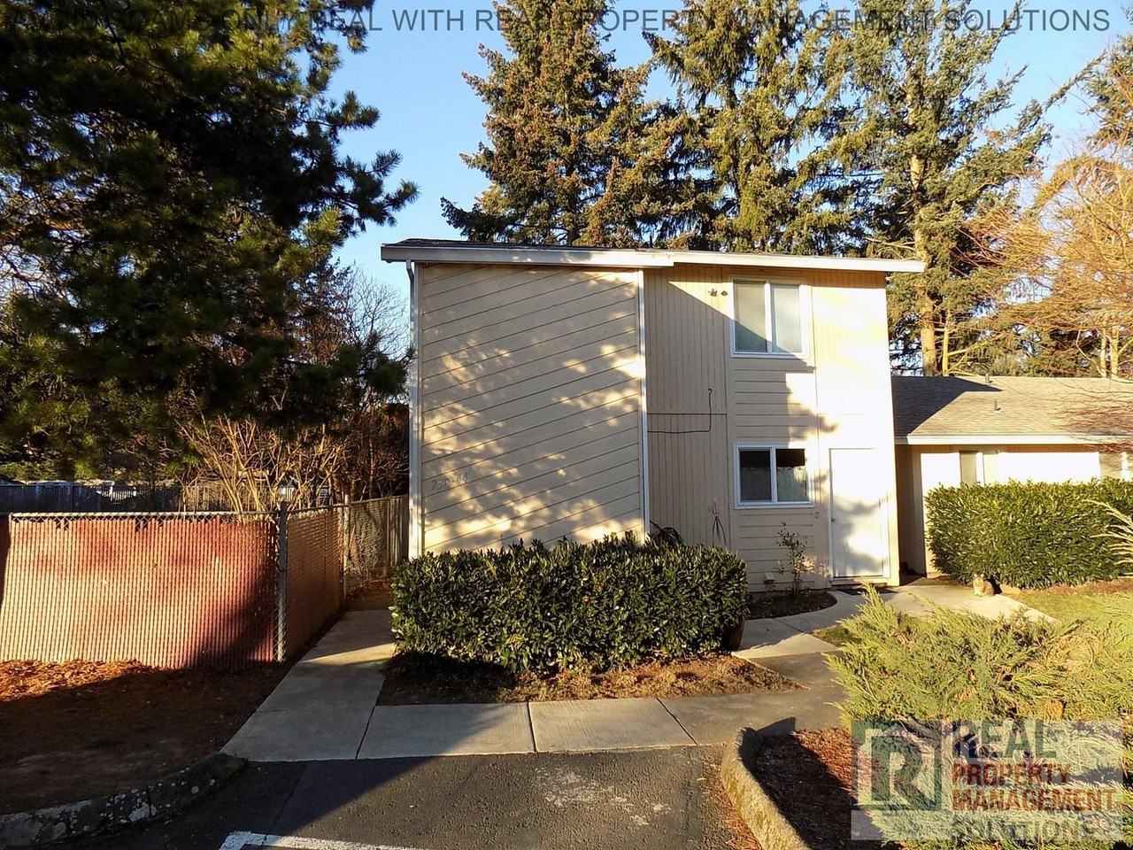 750 SE 148th Ave - Photo 2 of 12