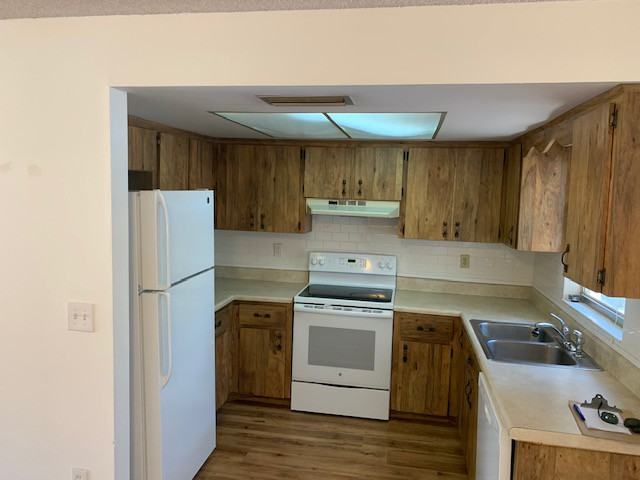 1404 Dexter Dr N - Photo 3 of 9