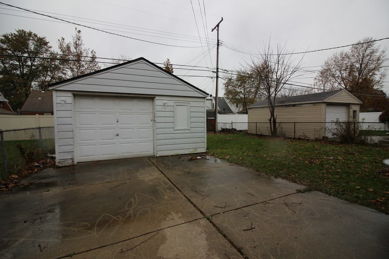 14909 Horger Ave - Photo 2 of 12
