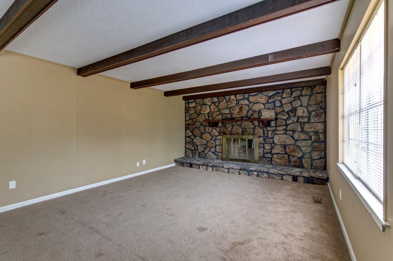 2381 7th St Nw - Photo 3 of 5