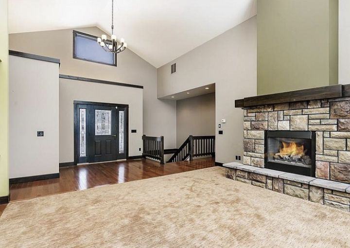2615 Castle Pines Cir S - Photo 2 of 6