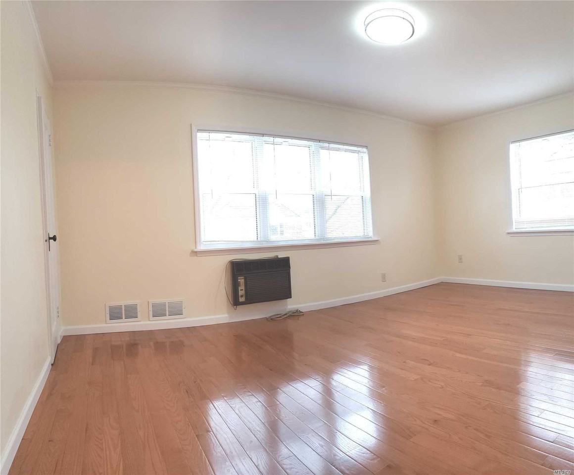 75-54 197th St - Photo 3 of 9