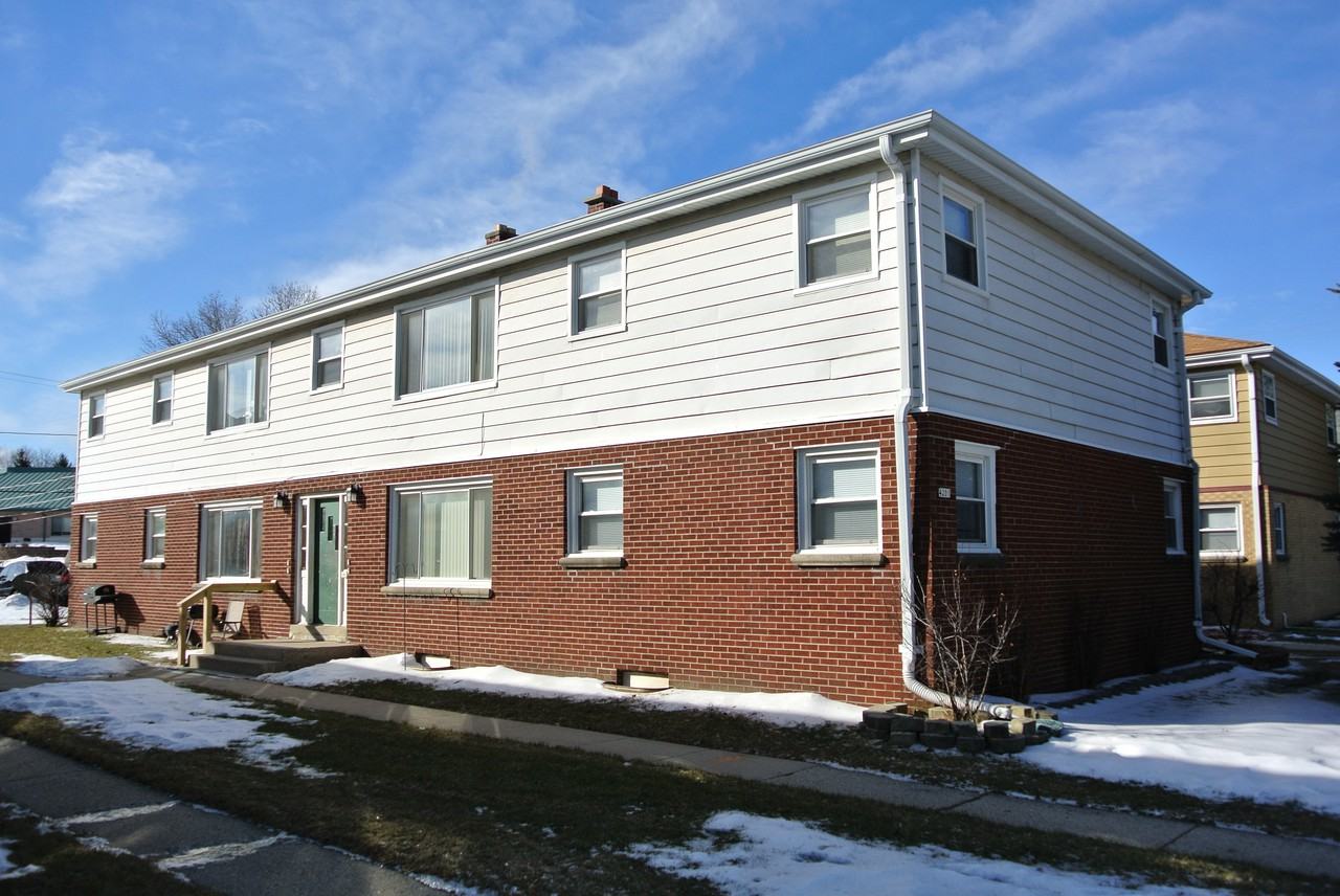 4201 West Avenue 4, Milwaukee, WI 53221 3 Bedroom Apartment for