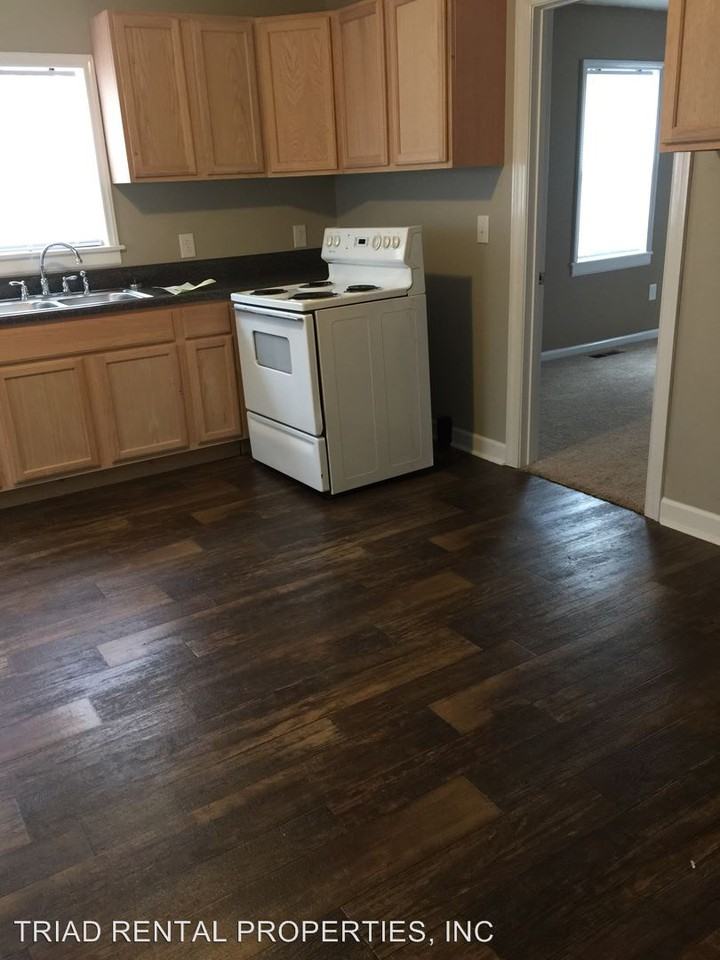 1368 Salisbury St - Photo 2 of 8