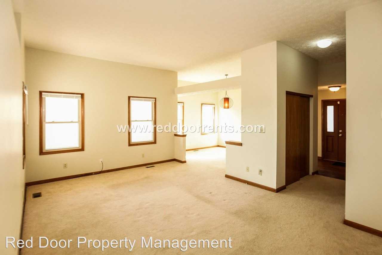 1643 Parkthorne Dr - Photo 2 of 24