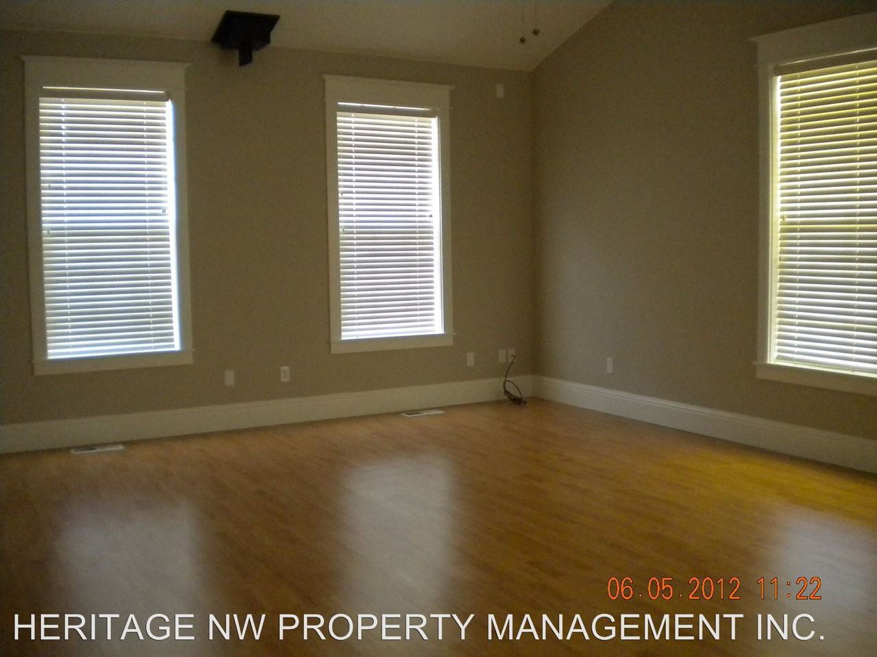 1055 Filbert St - Photo 2 of 11