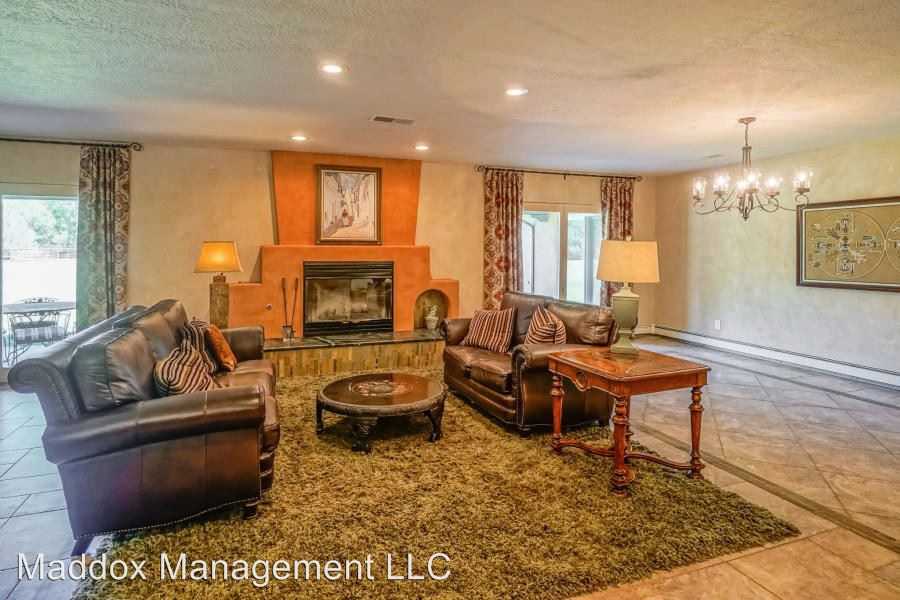 9108 Guadalupe Trail NW - Photo 3 of 12