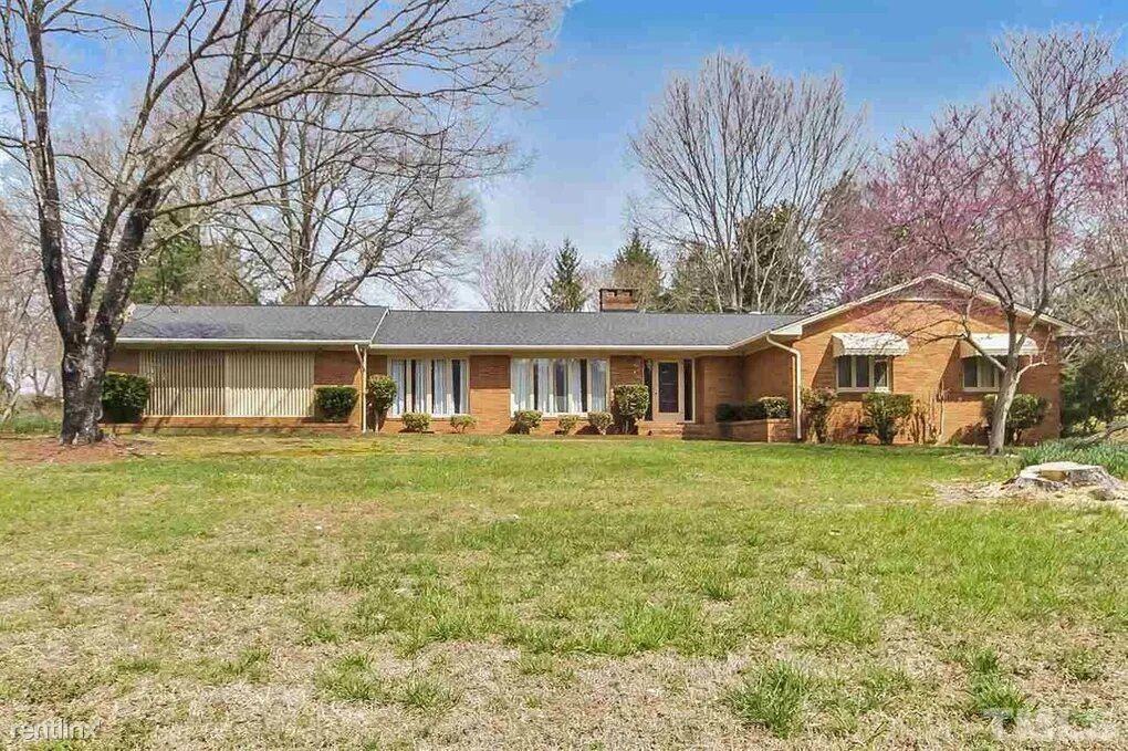 2298 Lakeview Ter - Photo 3 of 3