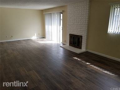 5352 Hackett Ave - Photo 3 of 9