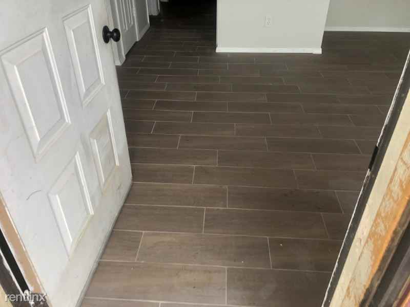 2105 Lake Omega St - Photo 2 of 16