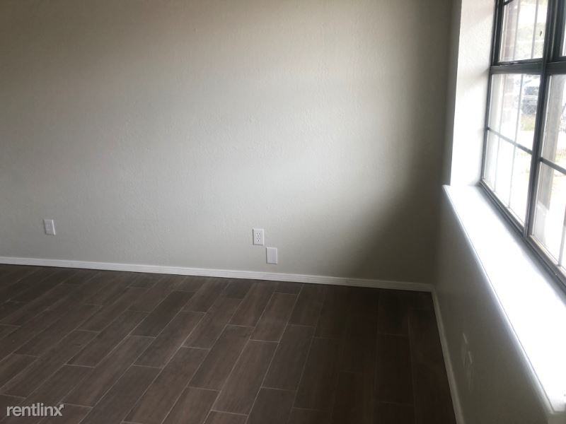 2105 Lake Omega St - Photo 3 of 16