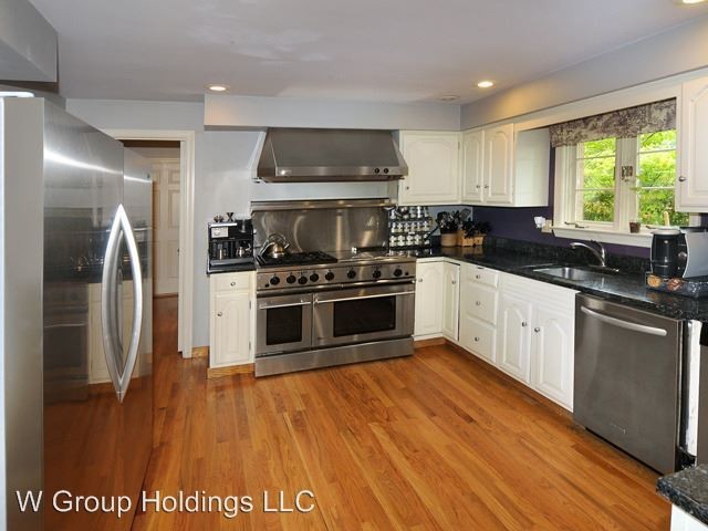 304 Hallsborough Dr - Photo 2 of 13