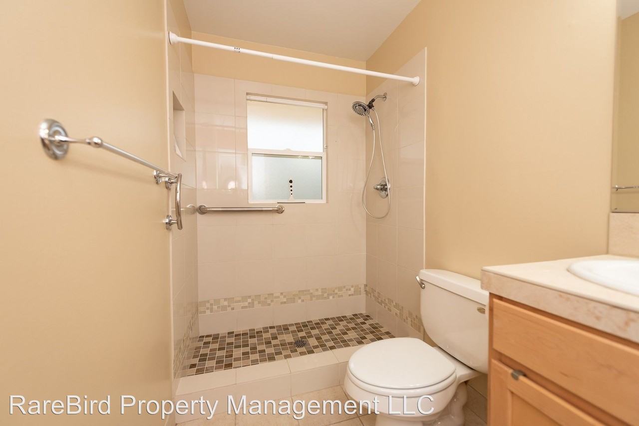 10221 N Oswego Ave - Photo 2 of 15