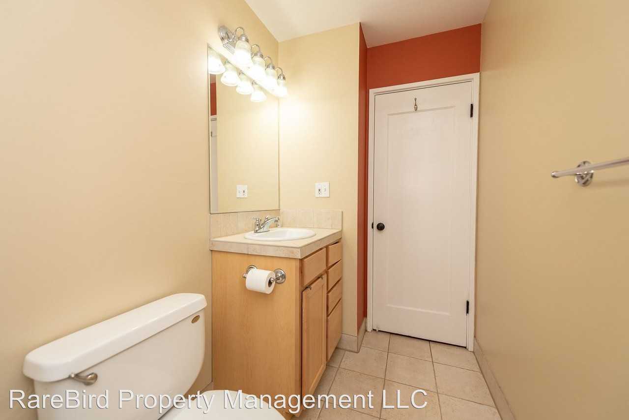10221 N Oswego Ave - Photo 3 of 15