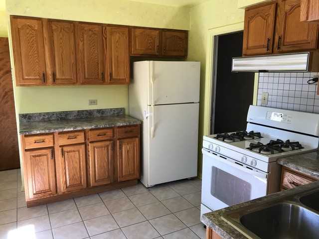 1711 Cherrywood Ln - Photo 2 of 11