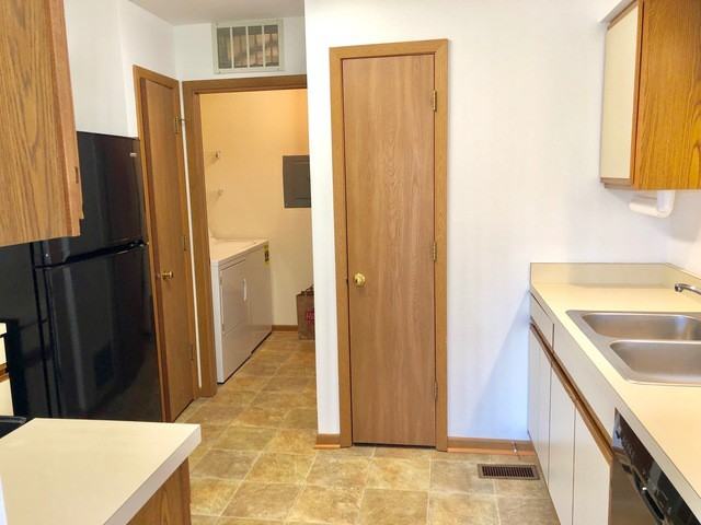252 Kensington Ct - Photo 2 of 24