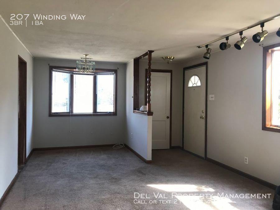 207 Winding Way - Photo 2 of 13