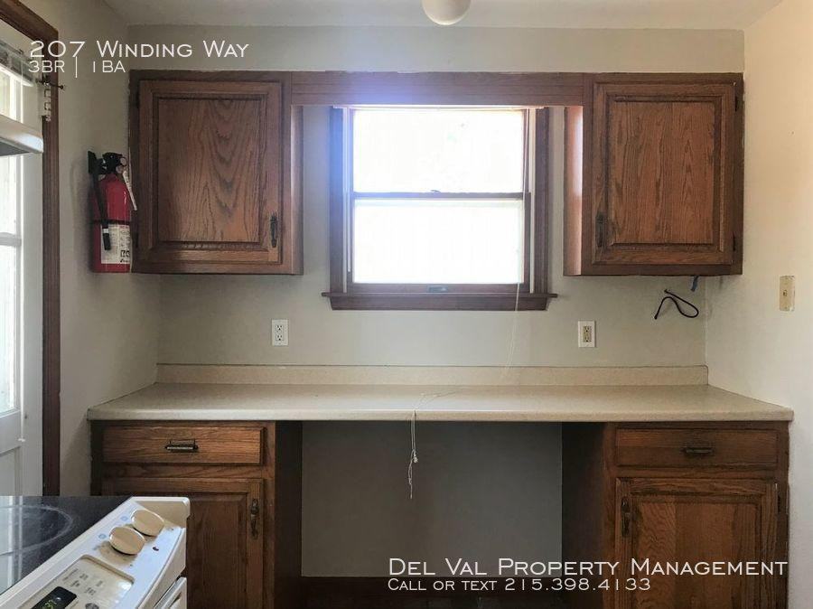 207 Winding Way - Photo 3 of 13