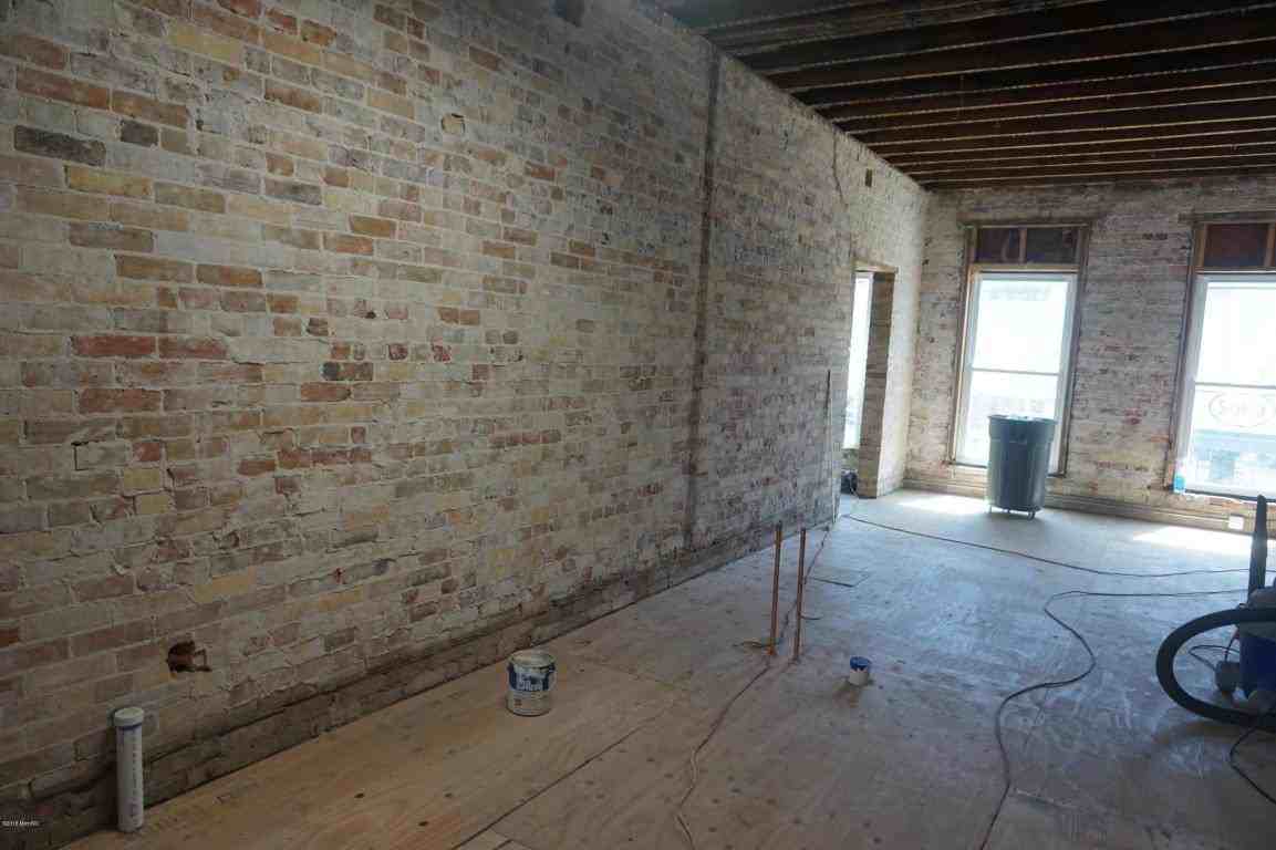 519 Phoenix St - Photo 2 of 7