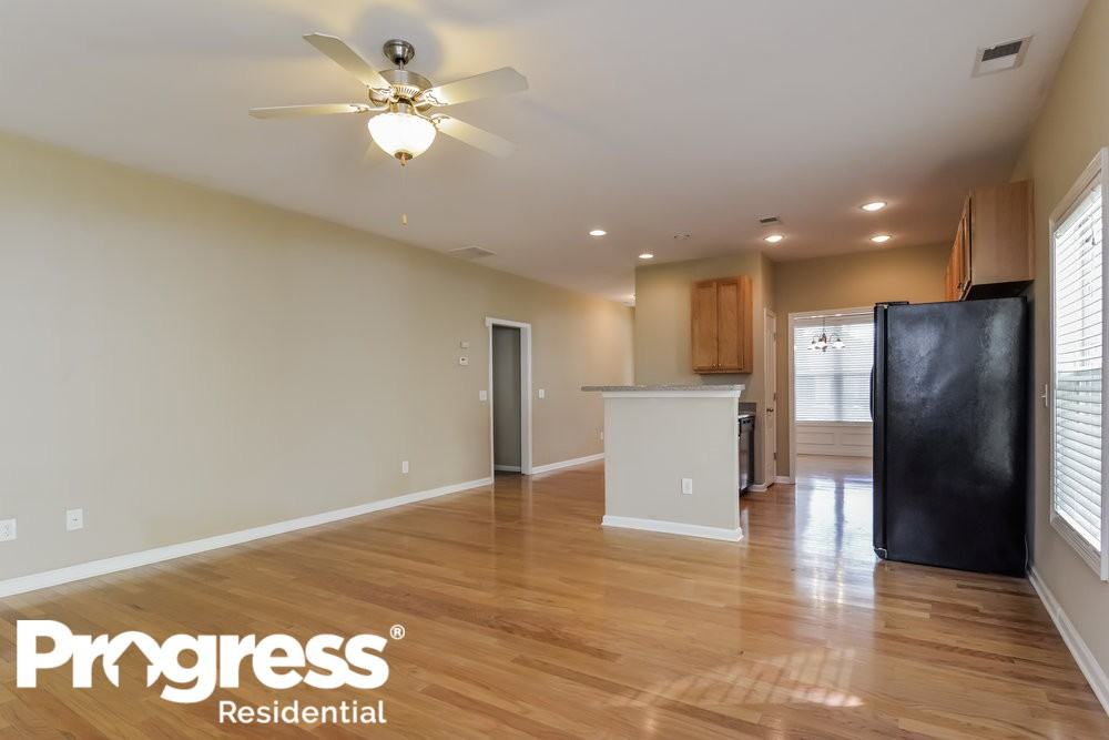 303 Abbey Ct - Photo 3 of 15