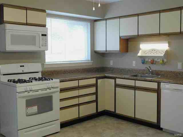 324 Malone Drive - Photo 3 of 26