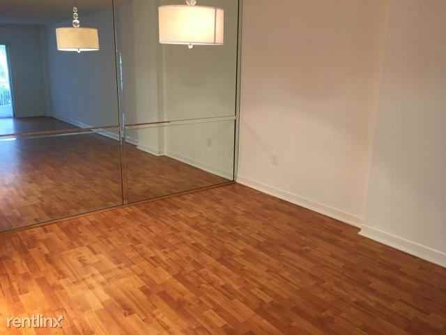 951 De Soto Rd - Photo 3 of 22