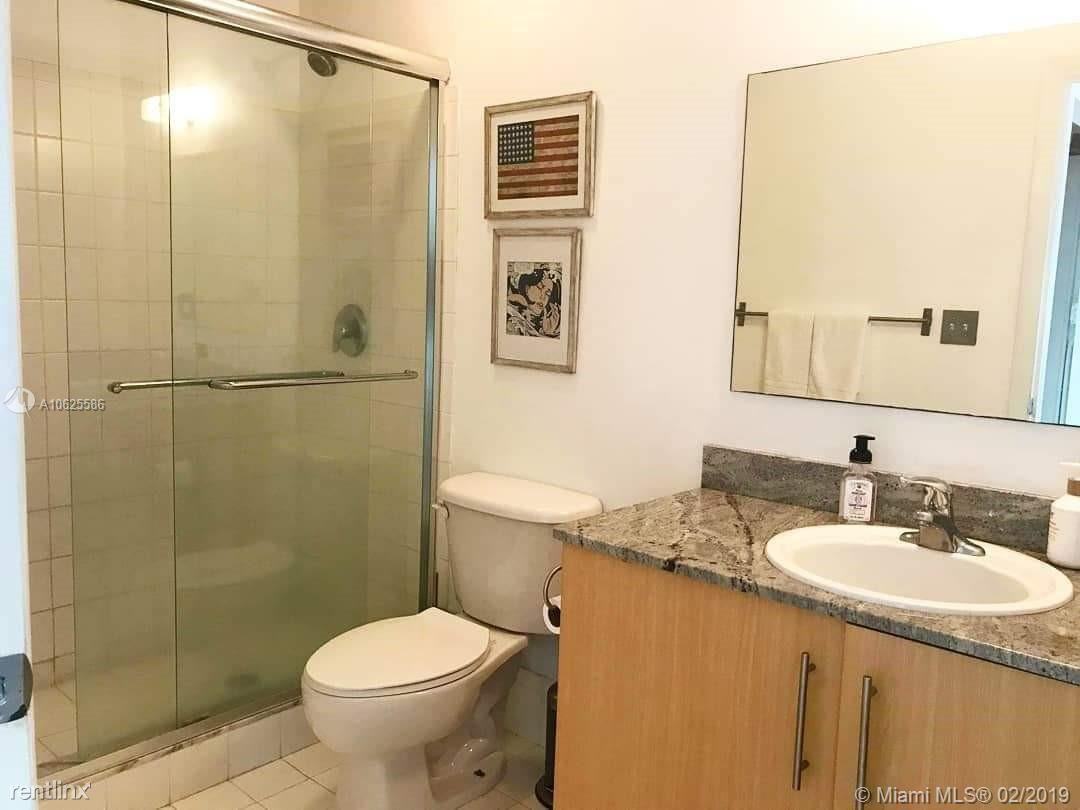 444 NE 30th St - Photo 3 of 6