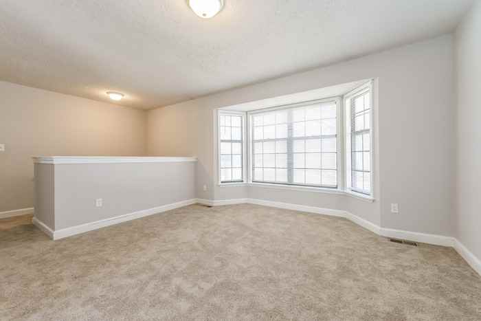 219 SE Bordner Dr - Photo 2 of 8
