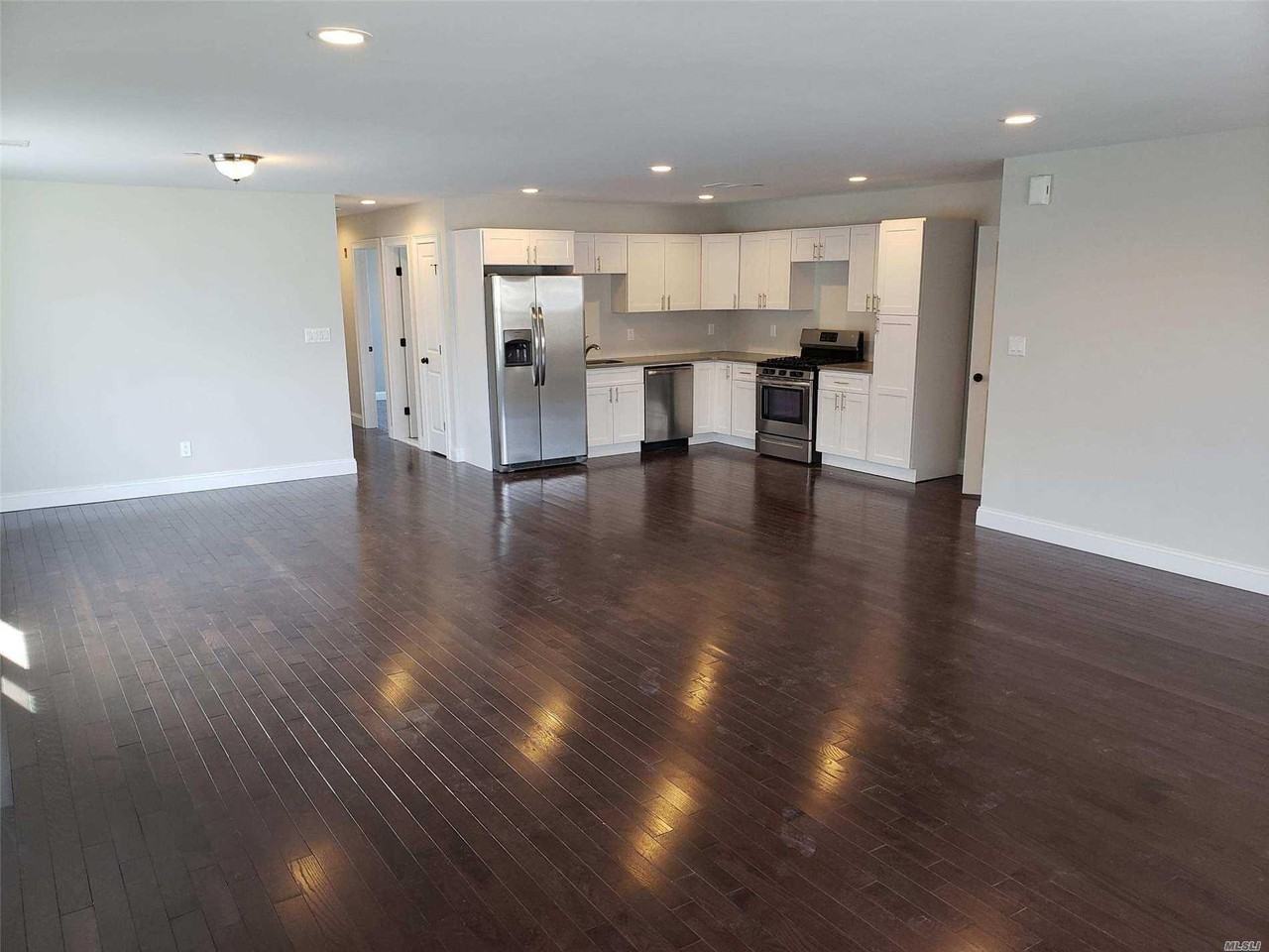 109 Franklin St - Photo 2 of 11